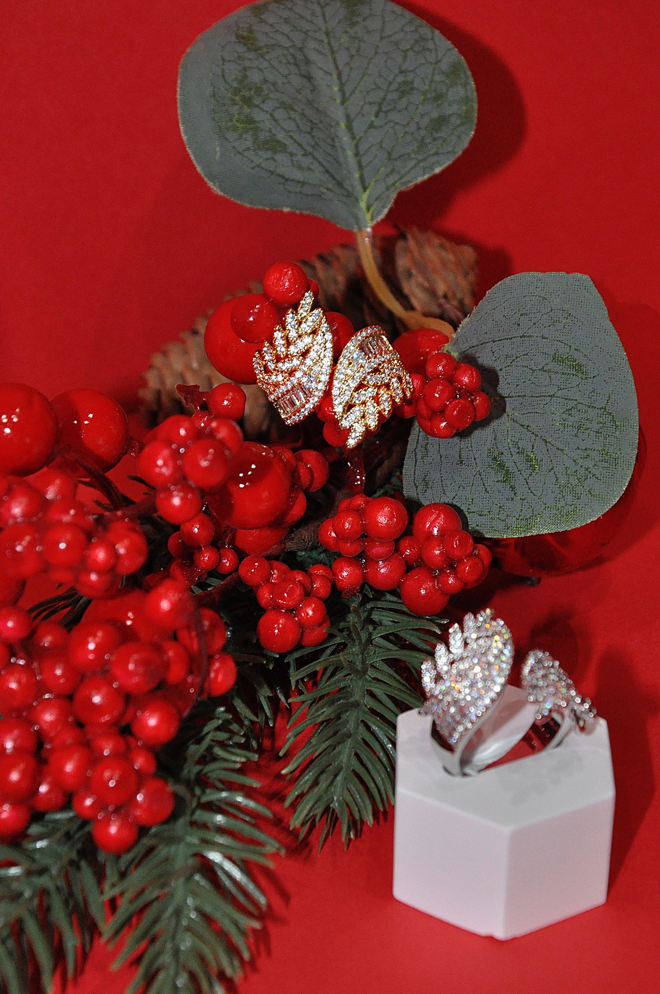 ANELLO FOGLIA STRASS